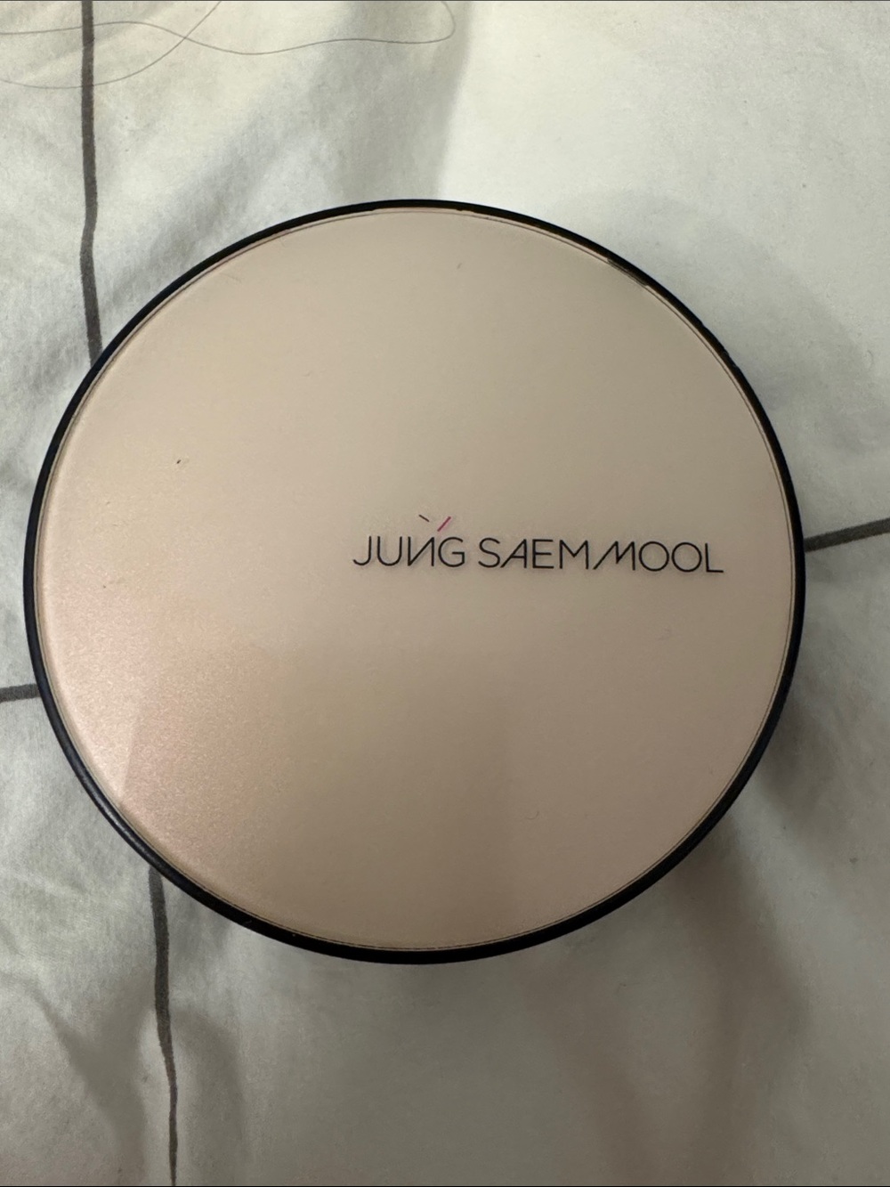 Jung Saem Mool Nude Compact Powder - Light Beige, lid hinge broken